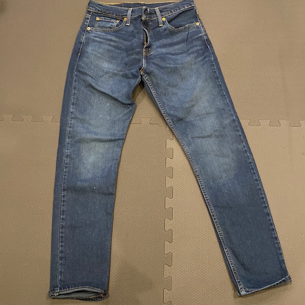 Levis mens jeans- dark wash, size 30/30